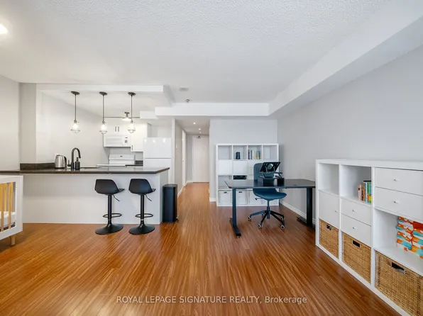 117 Gerrard St E #704, Toronto, ON M5B 2L4