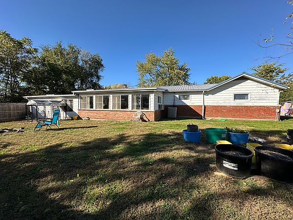 5th image of 1503 Roberts St
