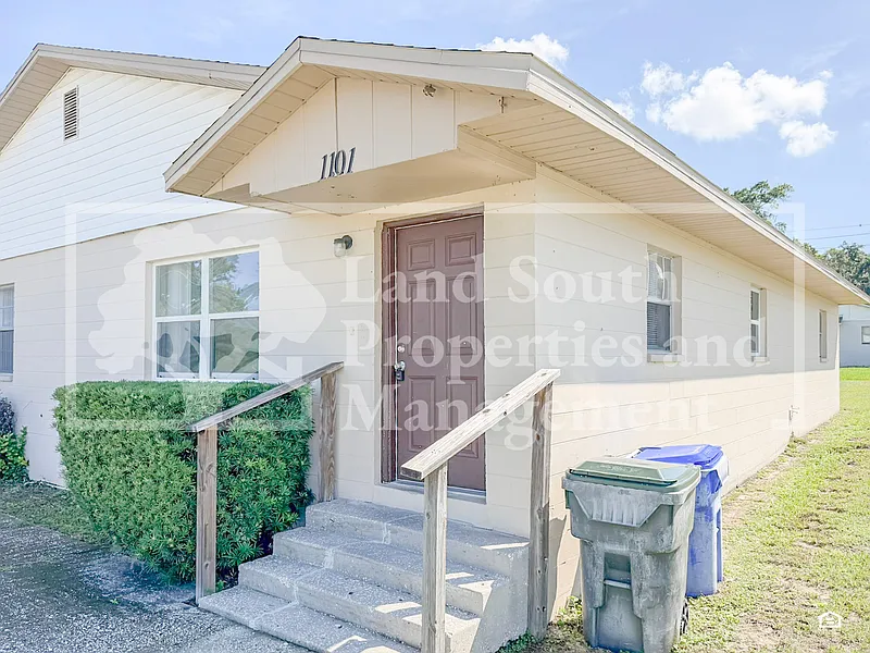 2 bed, 1.0 bath, 987 sqft, $1,225 — Photo 2