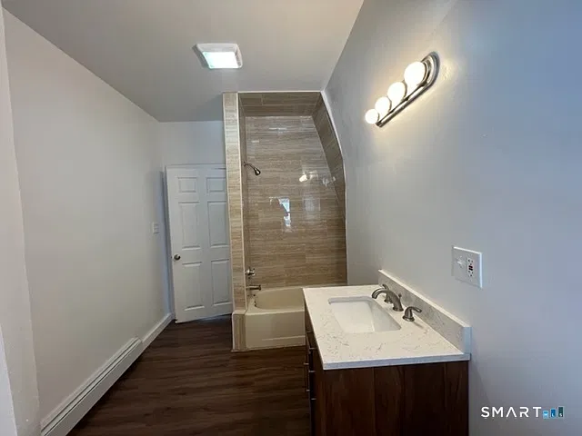 2 bed, 1.0 bath, 880 sqft, $1,700 — Photo 4