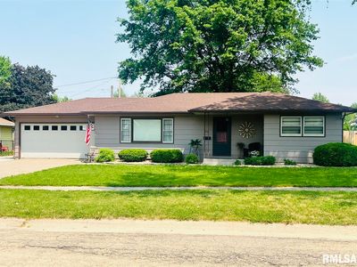 916 3rd St, De Witt, IA, 52742