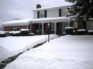 701 Sherwood Cir, Youngwood, PA 15697