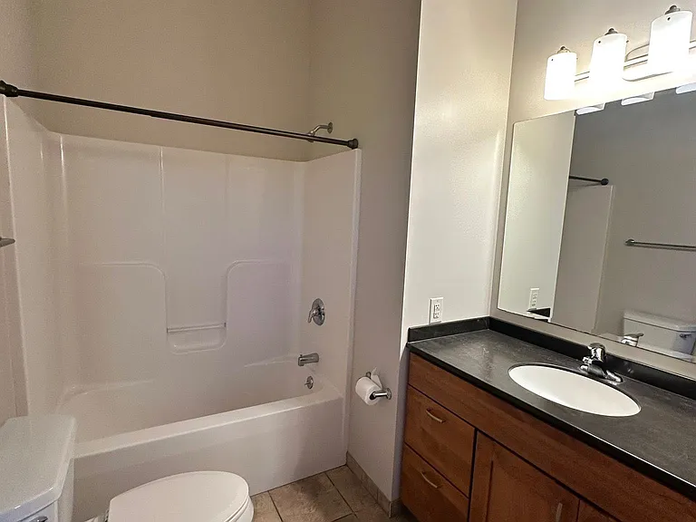 537 W 2nd St #201 — Photo 7