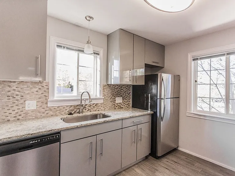 2401 Walnut St #6 — Photo 1