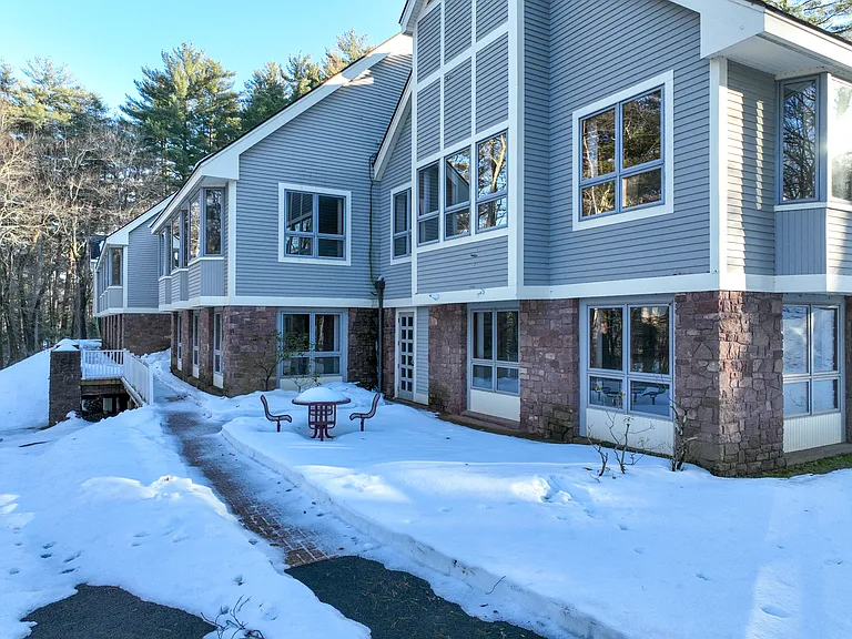 10 Mill Pond Ln #1 — Photo 23