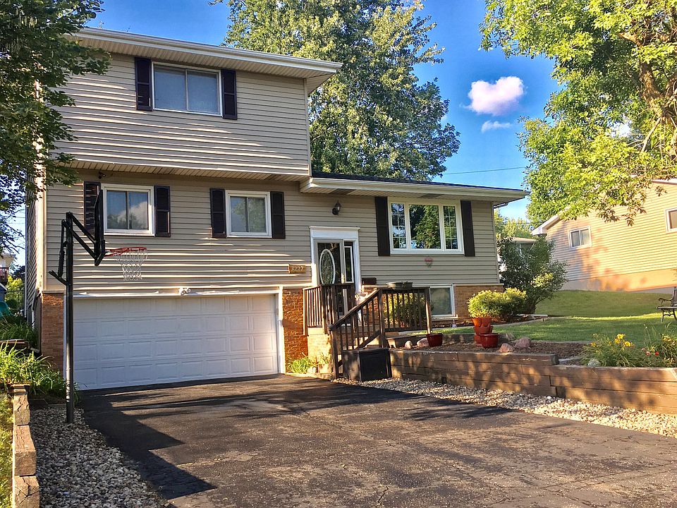 1st image of 3227 W Birkshire Dr