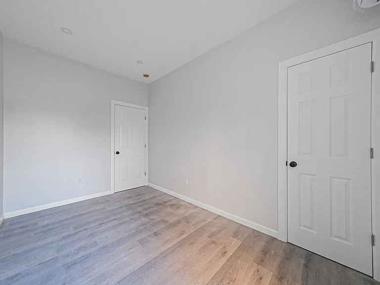 224 Amber St — Photo 5