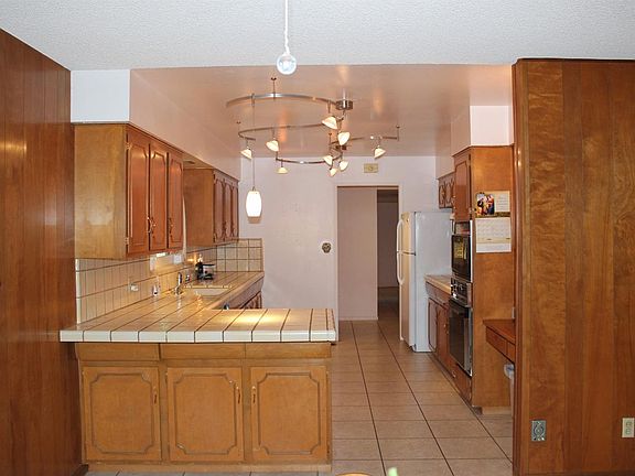 5th image of 526 W Browning Ave