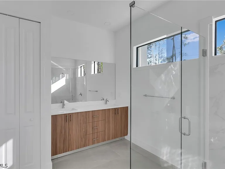 2603 27th St W — Photo 5