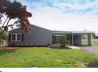 246 Willow Dr, Levittown, PA 19054