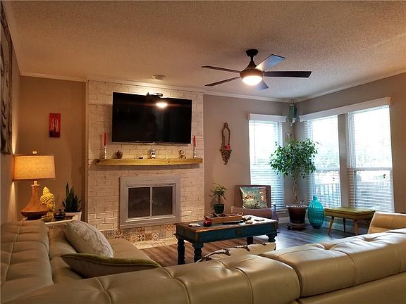5th image of 802 Shady Glen Ln