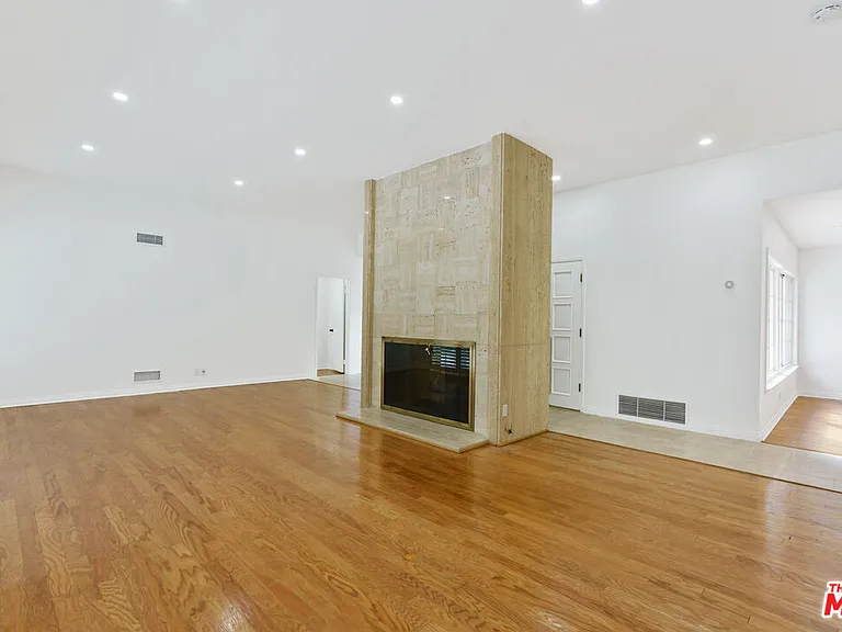 2208 Winona Blvd — Photo 8