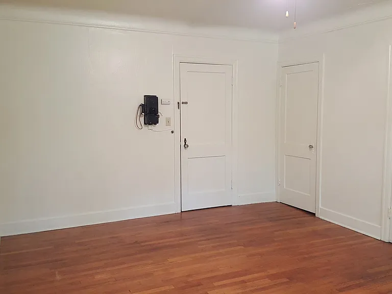 Thurman Apartments — Photo 3
