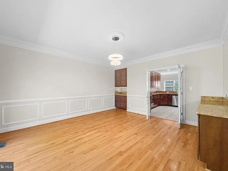 1310 Forestwood Dr — Photo 10