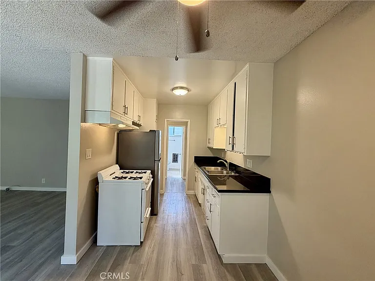 2309 Cedar Ave — Photo 4