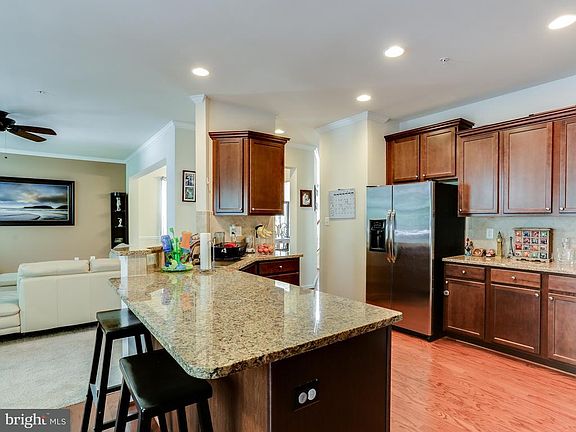 4th image of 912 Boatwright Dr