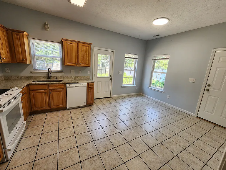 431 Womble St — Photo 5