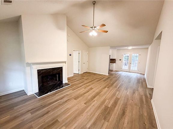 5th image of 160 Regency Dr
