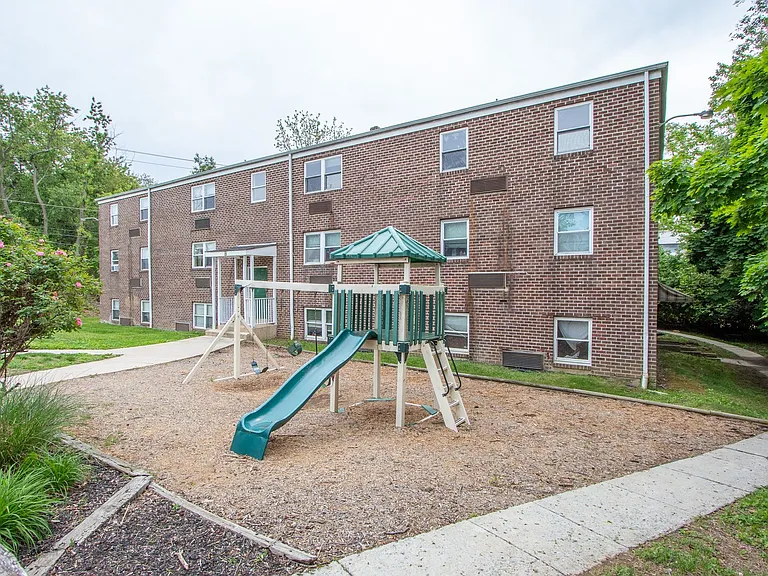 108 E Monroe Ave — Photo 17