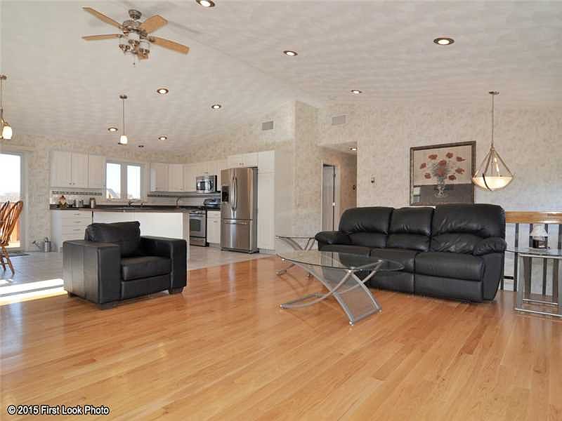 16 Springdale Ave, North Providence, RI 02904 Zillow