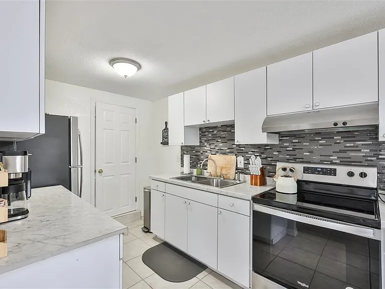 2575 S Himes Ave #A — Photo 7