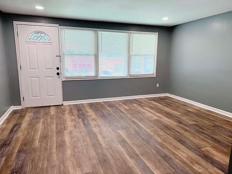 7919 Baltimore St — Photo 2