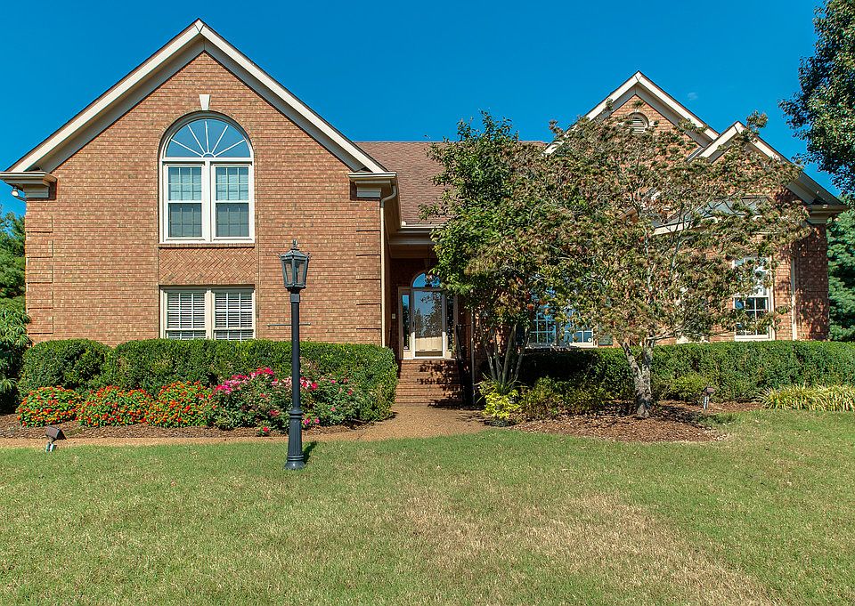 1st image of 303 Lakemont Circle