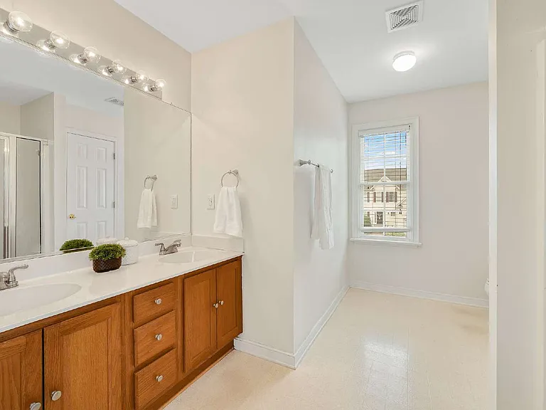 607 Green Garden Cir — Photo 29