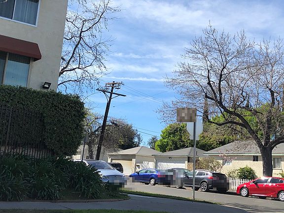 5th image of 18640 Collins St APT 212