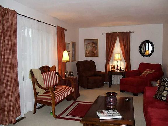 2nd image of 818 Terry Ln