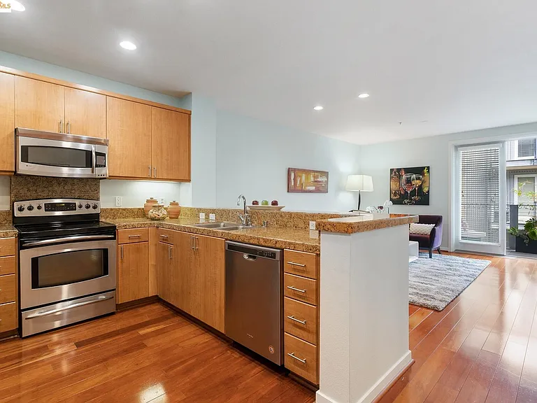 3090 Glascock St #306 — Photo 1