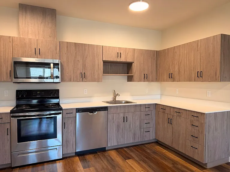 Creek's Edge Apartments — Photo 24