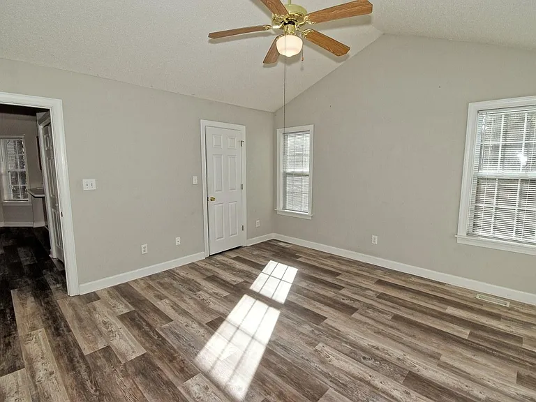 239 Tillamook Dr — Photo 18