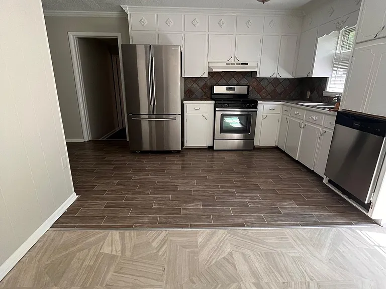 3613 Oakwood Dr — Photo 1