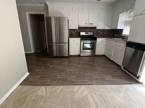 3613 Oakwood Dr, Adamsville, AL 35005