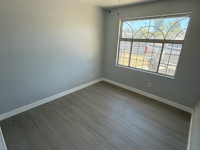 2763 Pleasant St — Photo 4