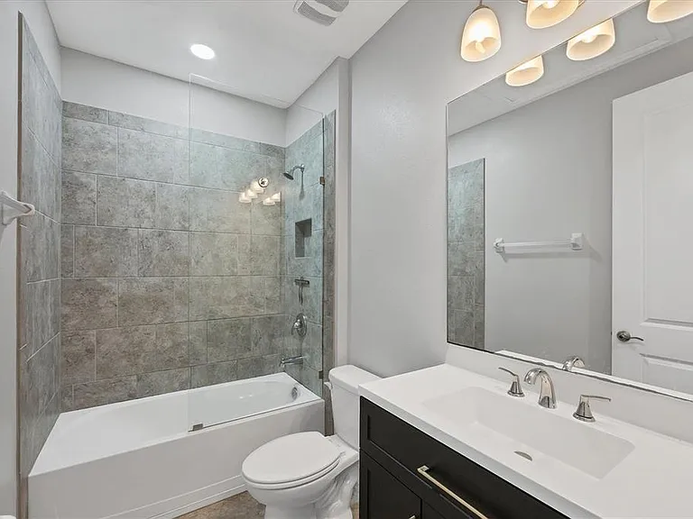 6104 Champions Row St — Photo 39
