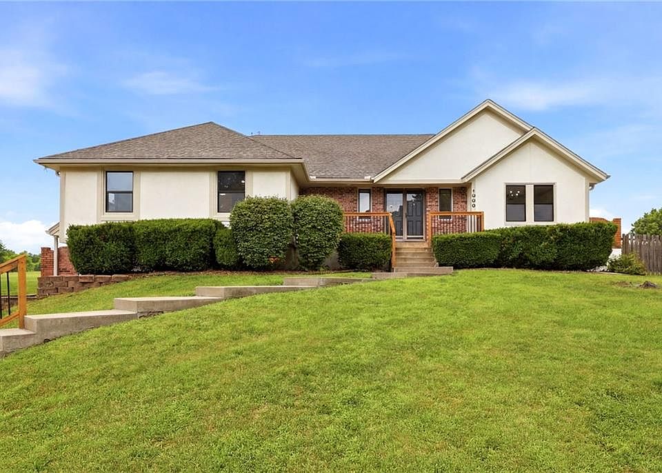 1st image of 1008 NE Remington Ct