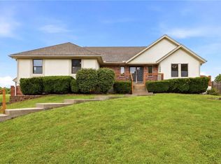 1008 NE Remington Ct, Lees Summit, MO 64086