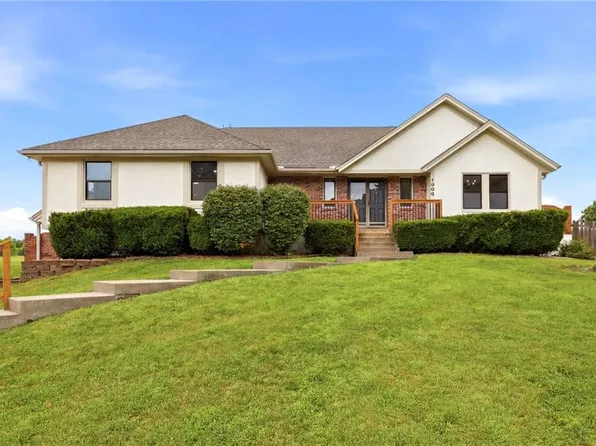 1008 NE Remington Ct, Lees Summit, MO 64086