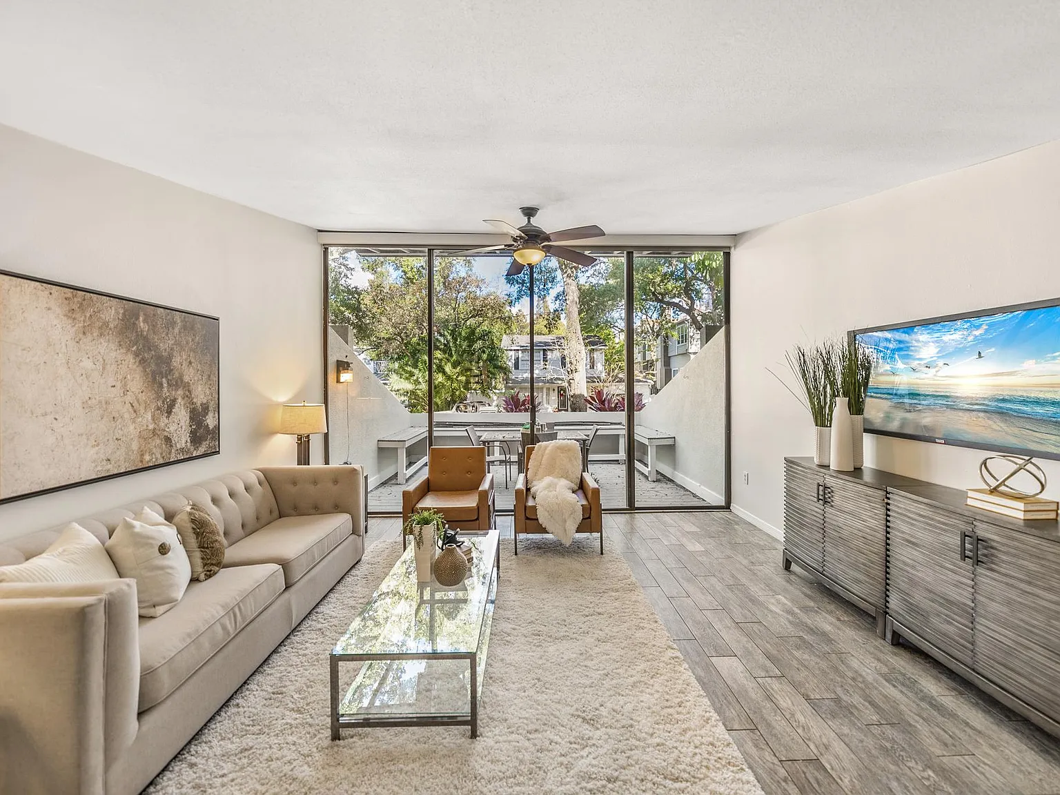 4 bed, 2250 sqft, $4,400 — Photo 1