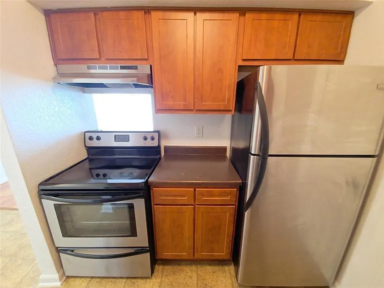 8100 Creekbend Dr #184 — Photo 9