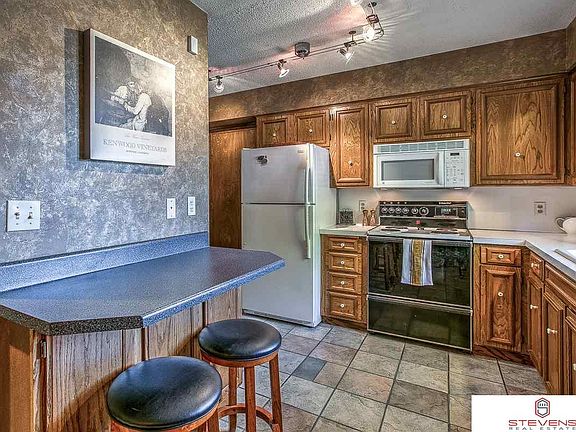 4th image of 2105 N 121st St