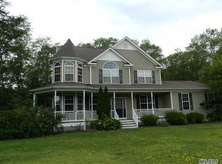 6 Lattice Ct, Ridge, NY 11961