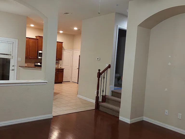 1943 Longmeadow Hill Dr — Photo 6