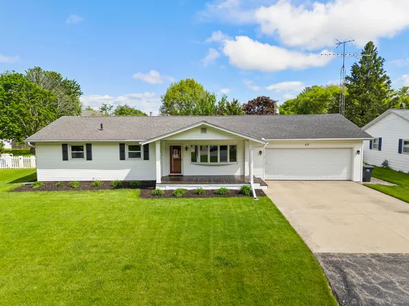 53 W Carol Ave, Cortland, IL 60112