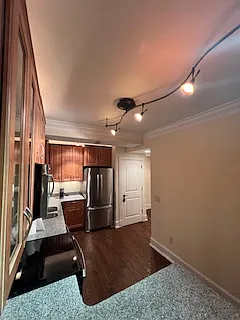 1 bed, 1.5 bath, 706 sqft, $1,600 — Photo 2