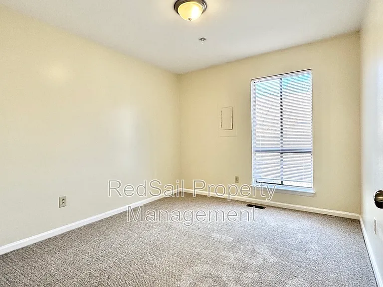 1067 Willow Green Dr — Photo 14