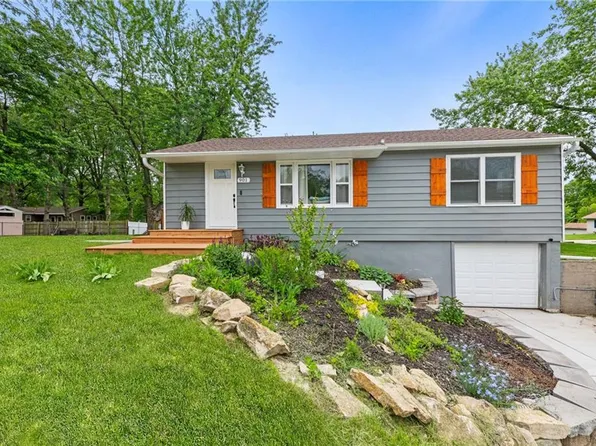 901 NE 111th St, Kansas City, MO 64155