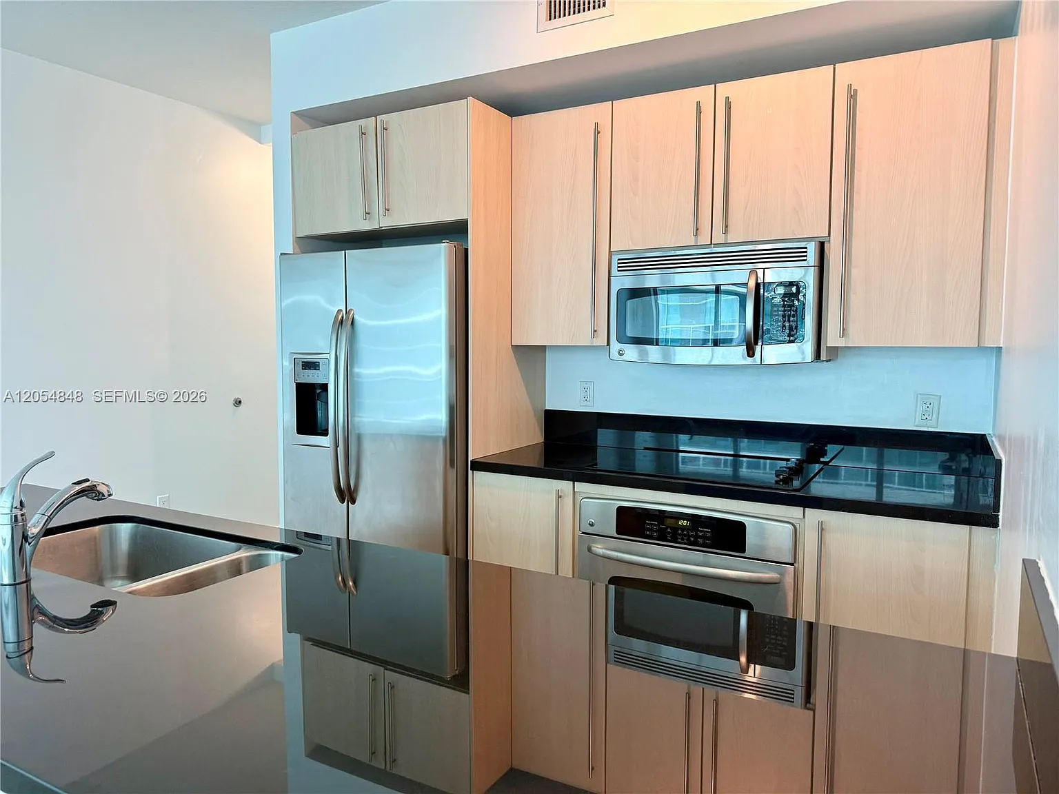 1 bed, 761 sqft, $3,000 — Photo 3